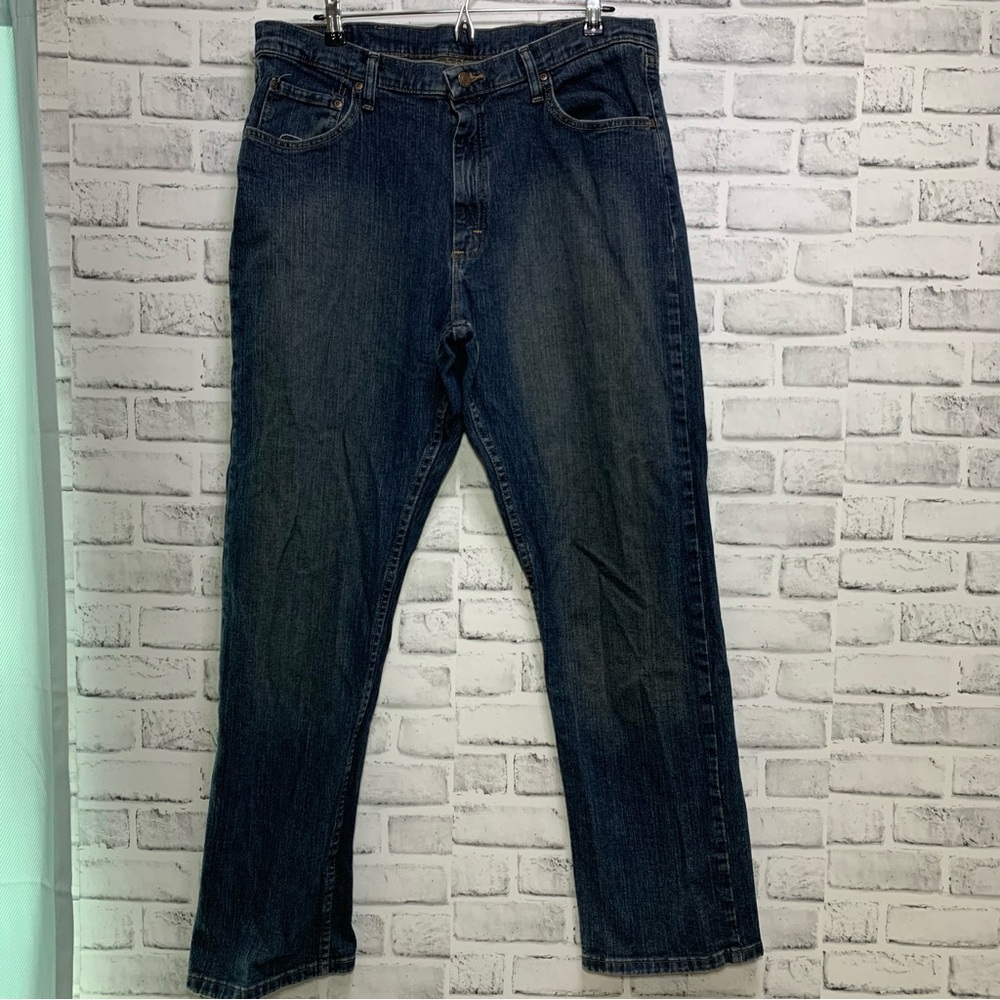 Wrangler’s Relaxed Fit Classic Blue Denim Jeans 36x32